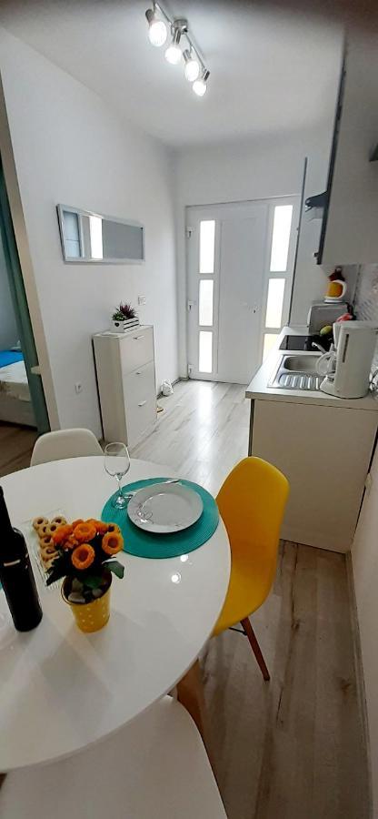 Lennida Studio Apartman With Free Parking Kavran Buitenkant foto